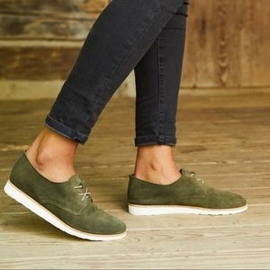 Nisolo Women's Sedona Travel Derby Forest Green